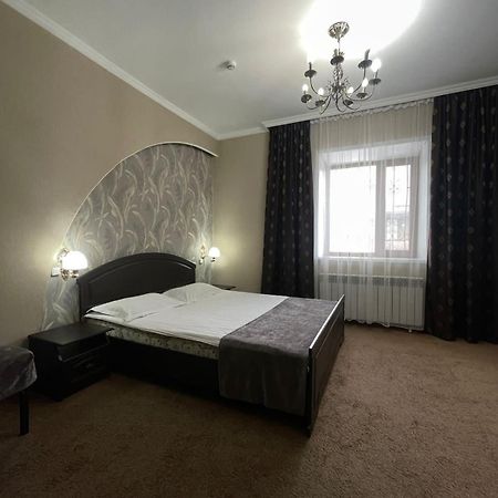 Vip Mini Hotel Semey Buitenkant foto
