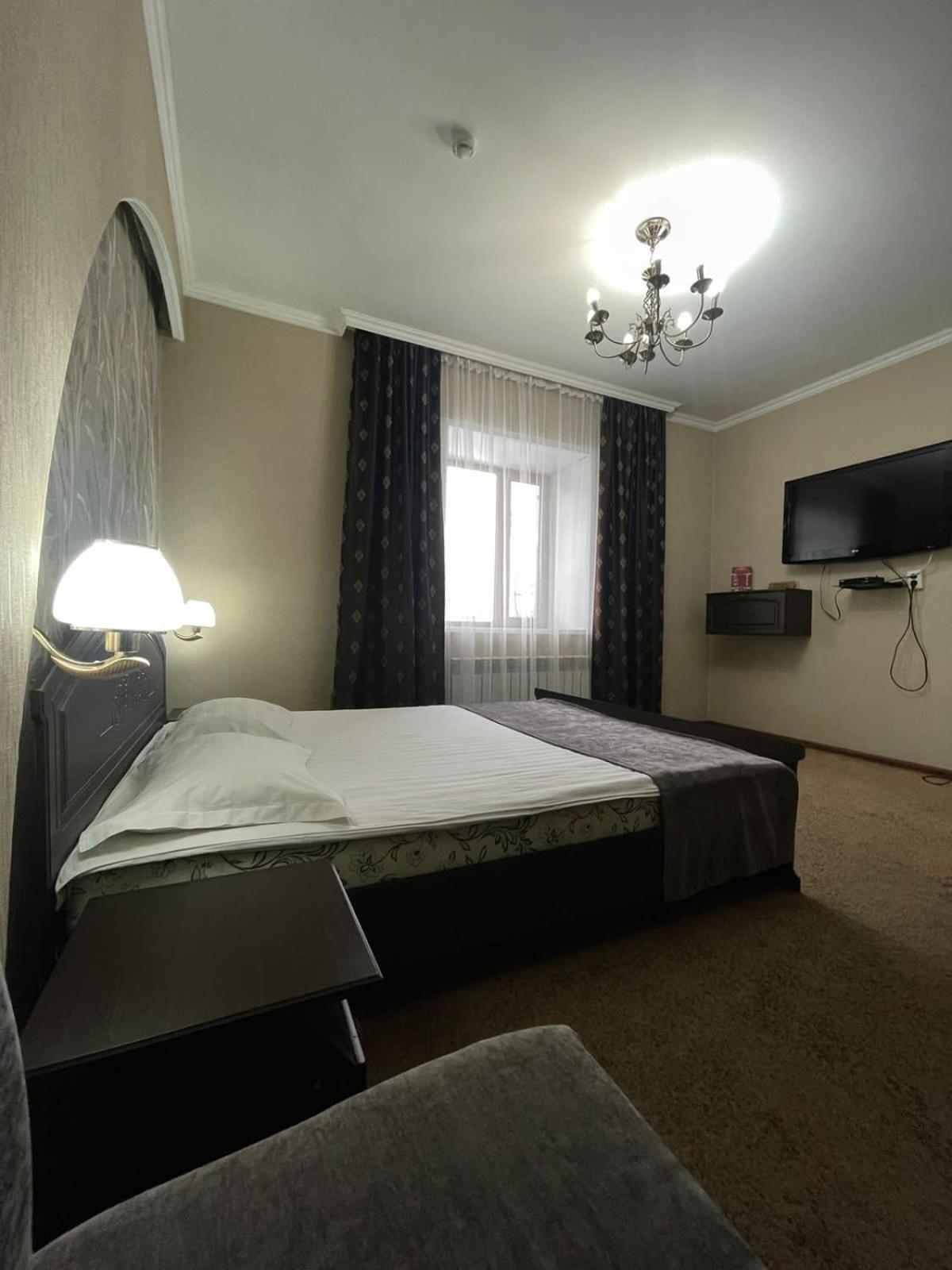 Vip Mini Hotel Semey Buitenkant foto