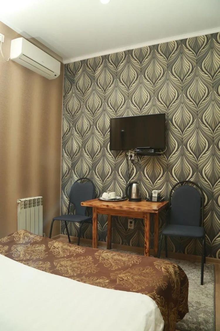 Vip Mini Hotel Semey Buitenkant foto
