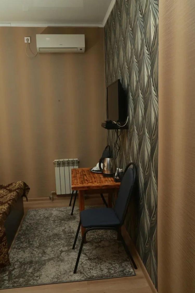 Vip Mini Hotel Semey Buitenkant foto