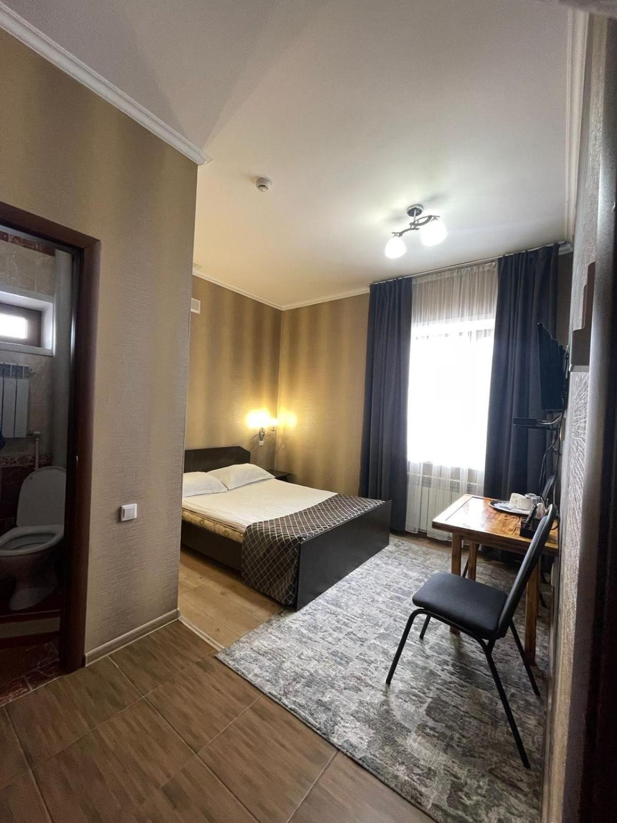 Vip Mini Hotel Semey Buitenkant foto