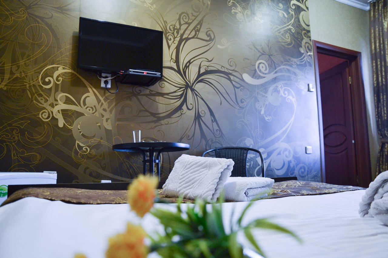 Vip Mini Hotel Semey Buitenkant foto