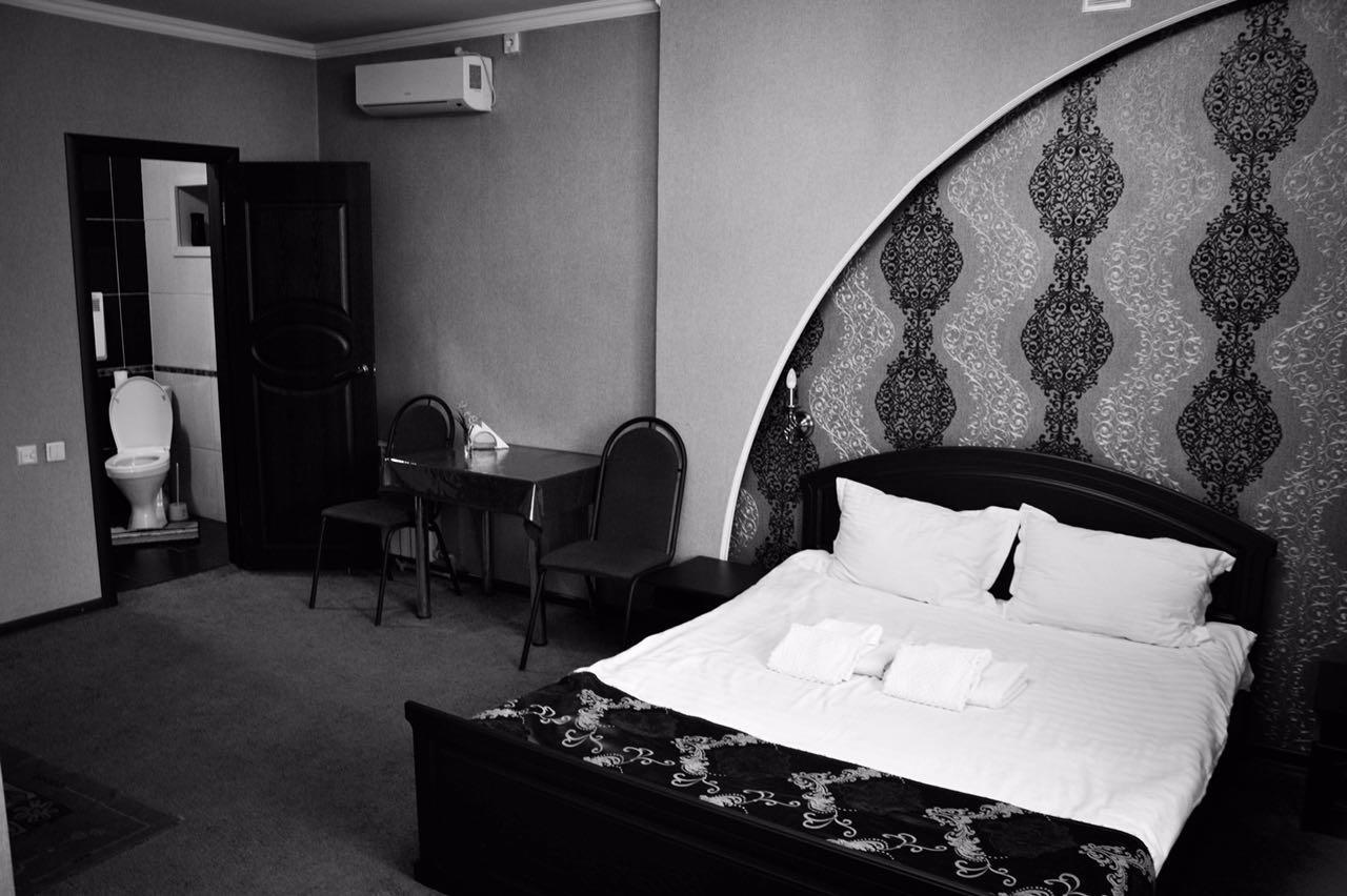 Vip Mini Hotel Semey Buitenkant foto