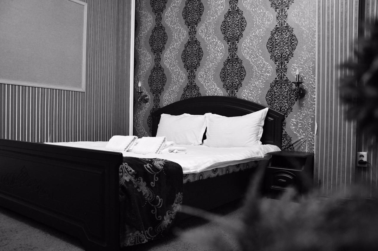 Vip Mini Hotel Semey Buitenkant foto