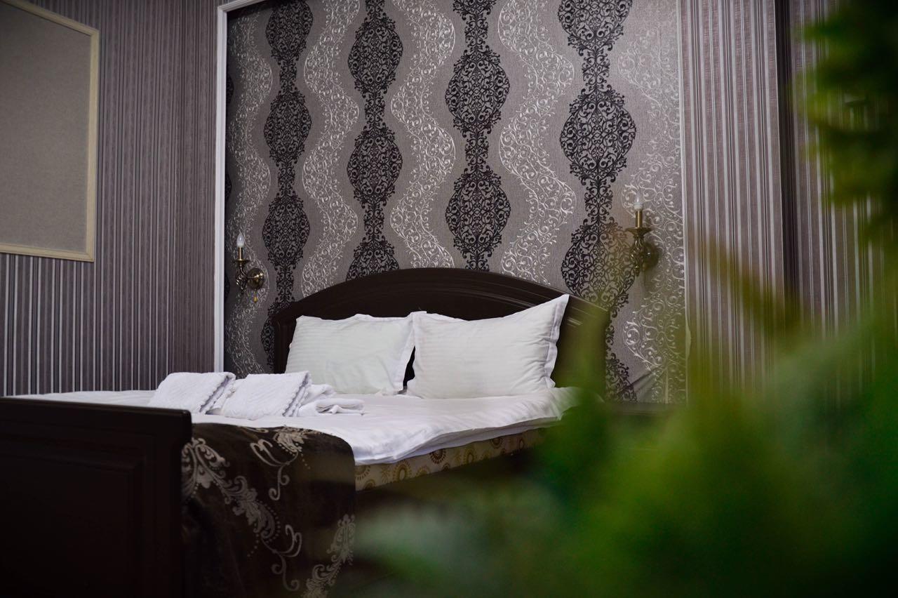 Vip Mini Hotel Semey Buitenkant foto